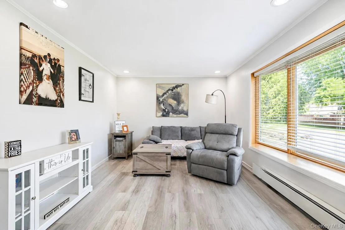 Photo of 28 Mapleton Avenue