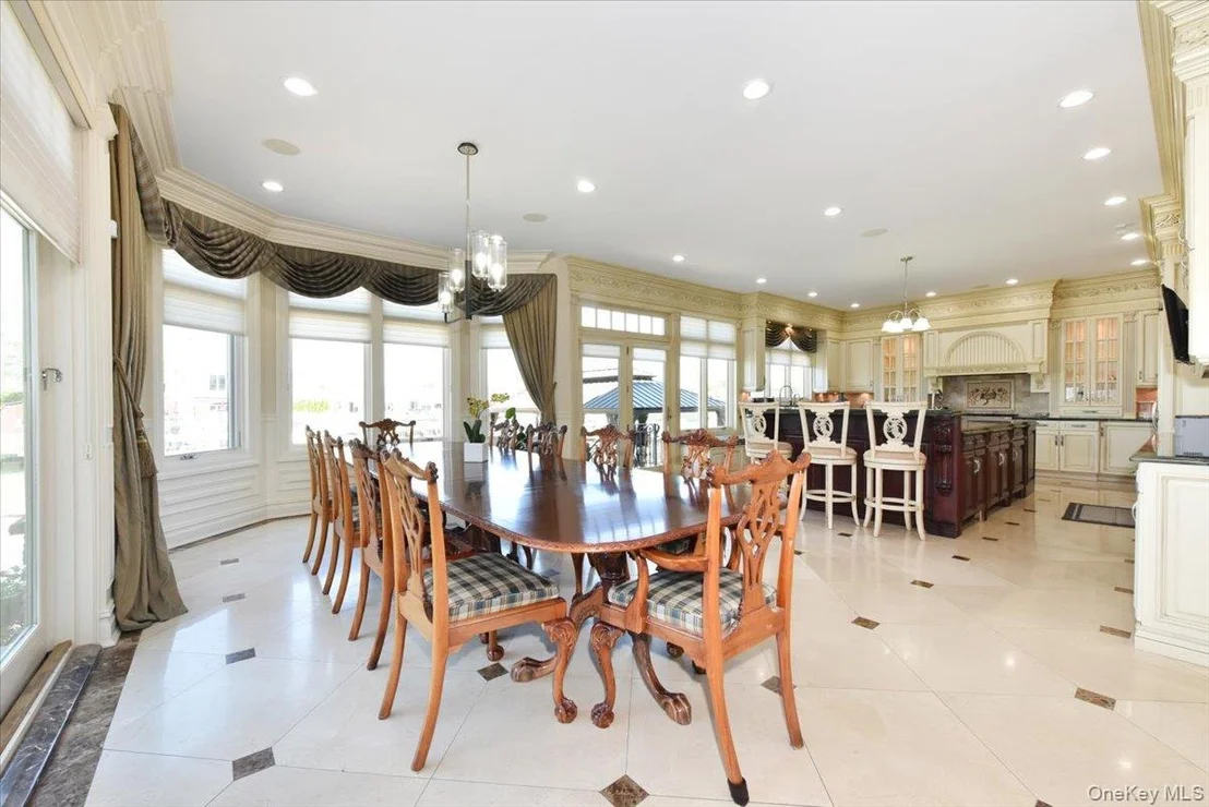 Photo of 3510 Riverside Drive