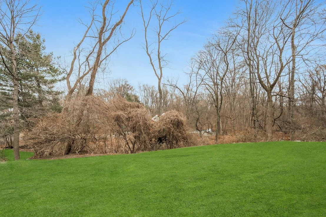 Photo of 180 N Hampton Drive