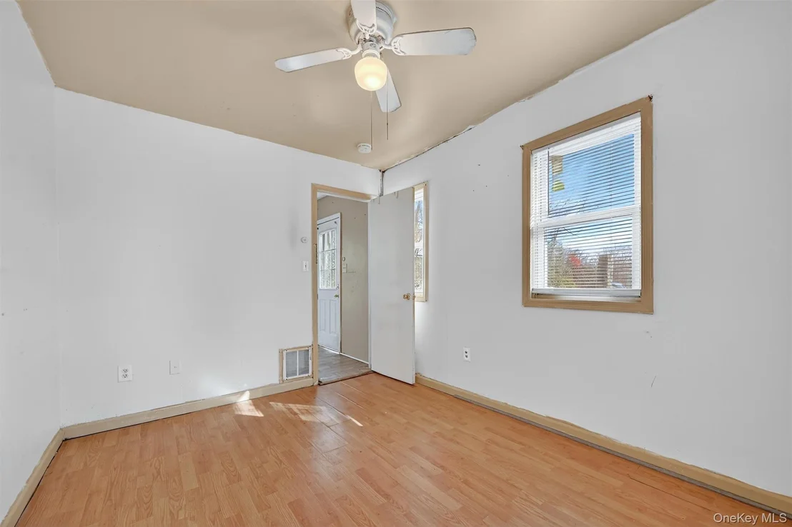Photo of 1187 Burlingham Road