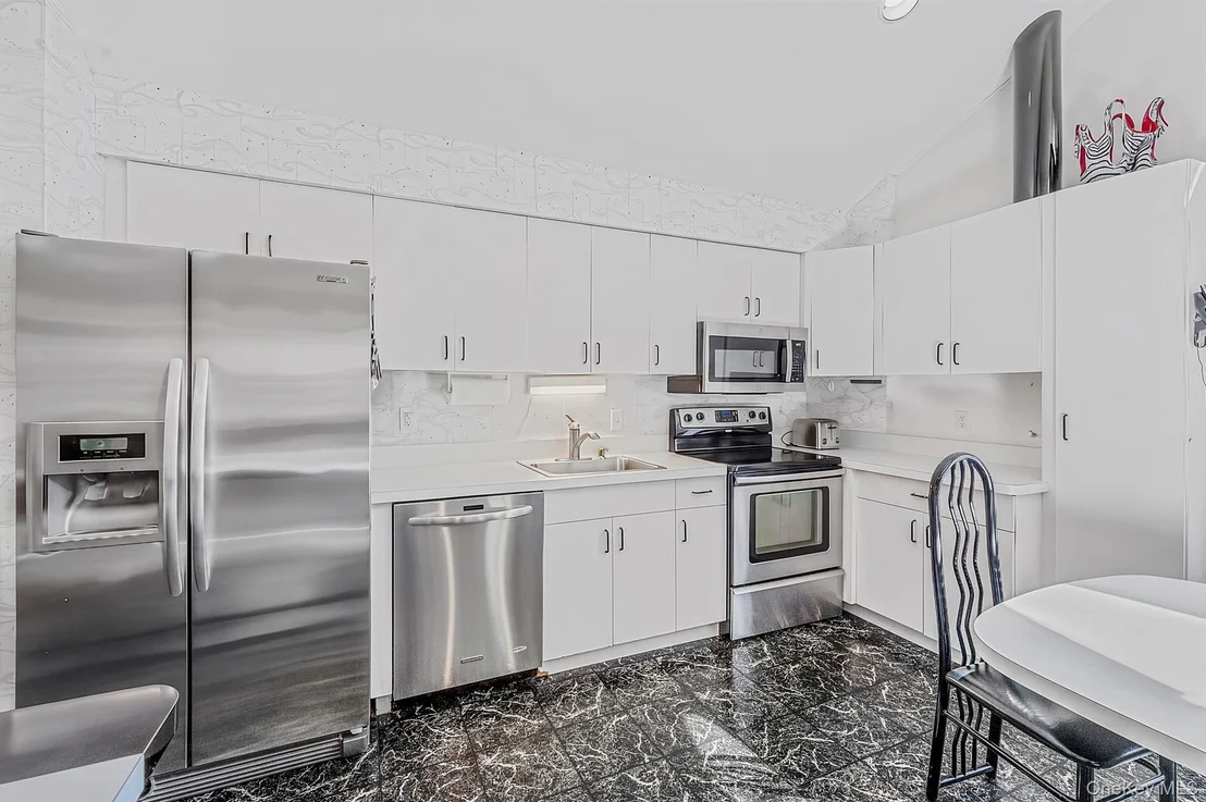 Photo of 48 Oak Avenue