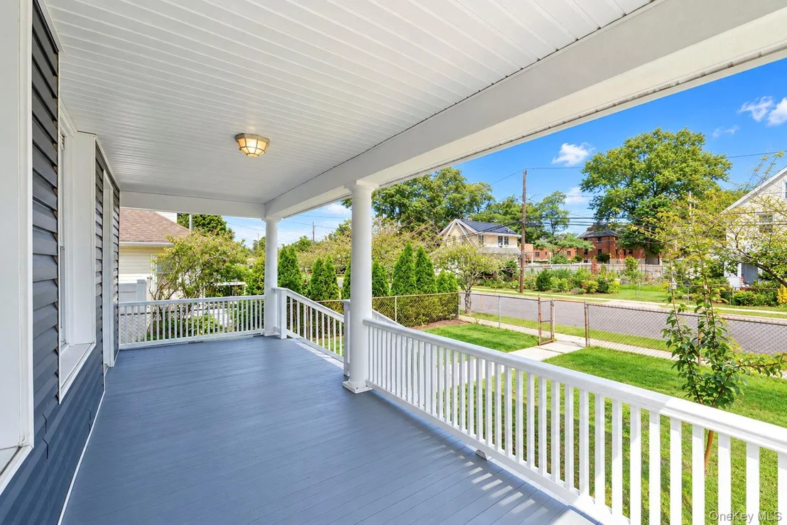 Photo of 8 Burchell Boulevard
