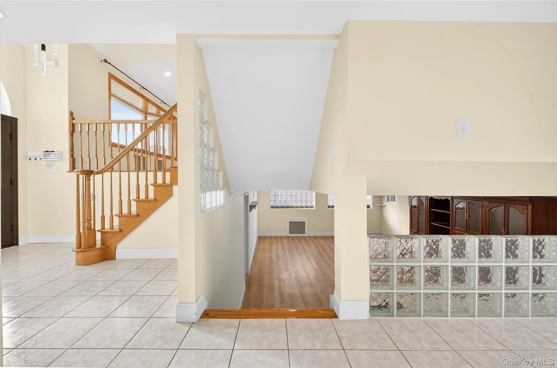 Photo of 38 S Oaks Boulevard