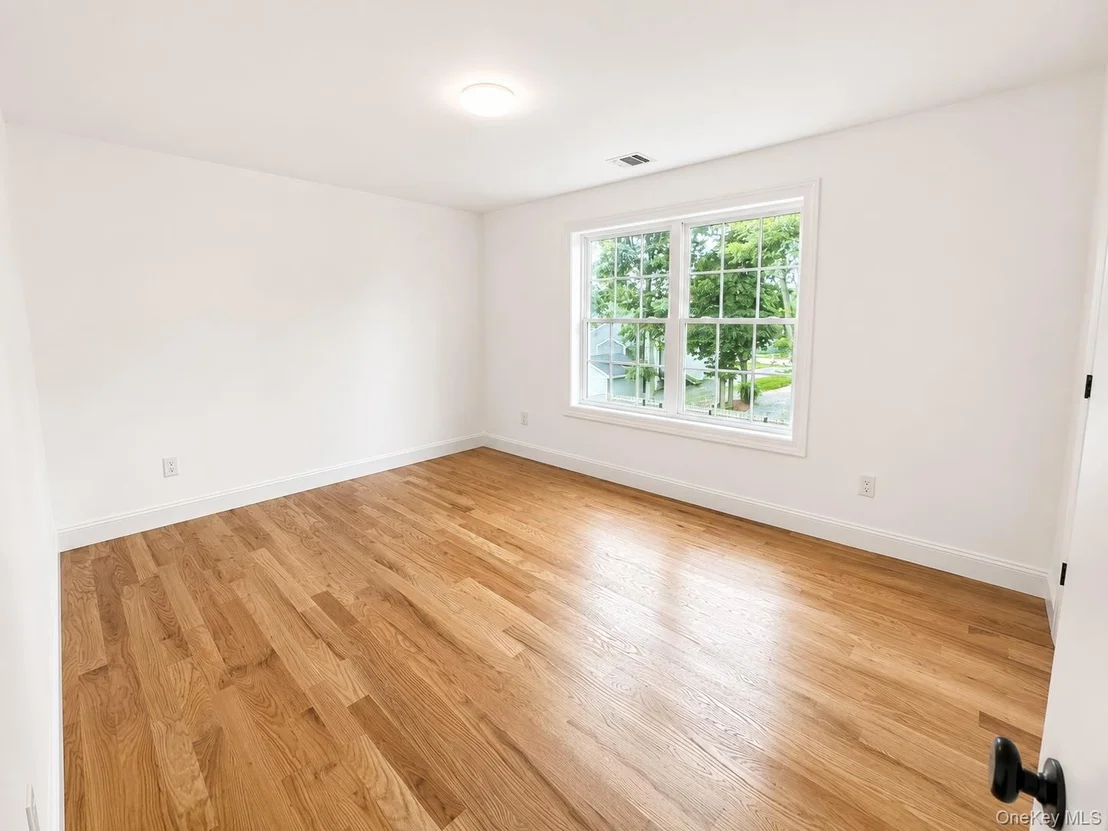 Photo of 7 Edgewater Drive