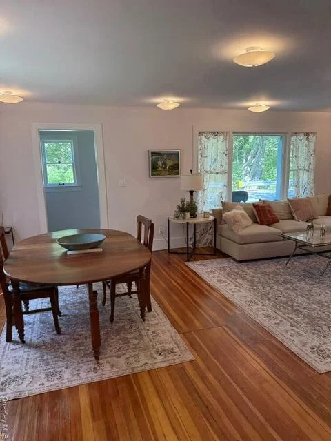 Photo of 2585 River Road