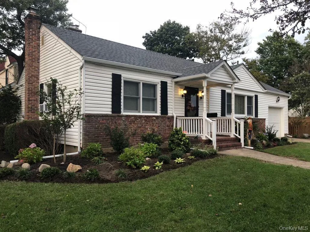 Photo of 2642 Clovermere Road