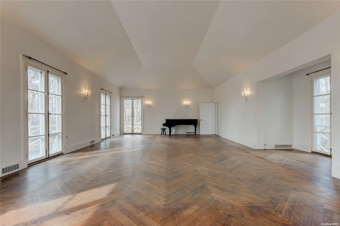 Photo of 8 Fort Hill Drive