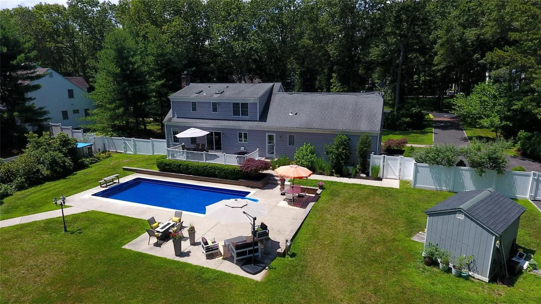 Photo of 9 Deerfield Drive