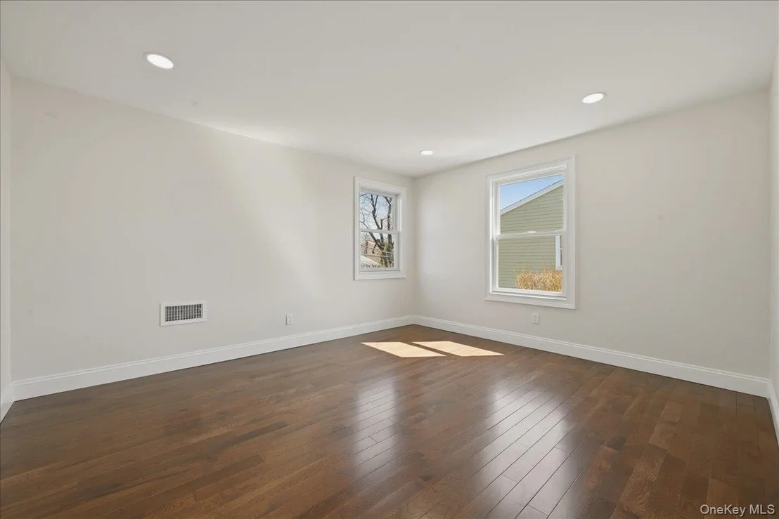 Photo of 61 Gardiners Avenue