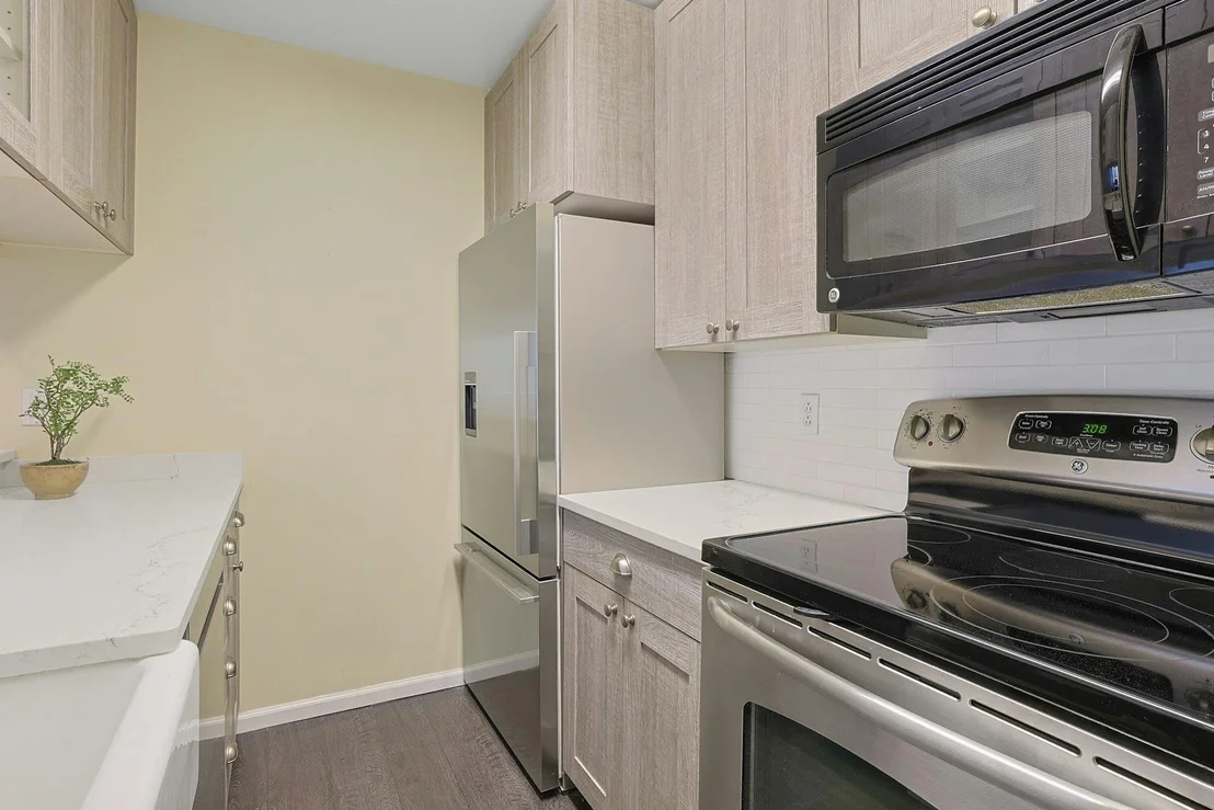 Photo of Unit 2E at 500 Pondside Drive