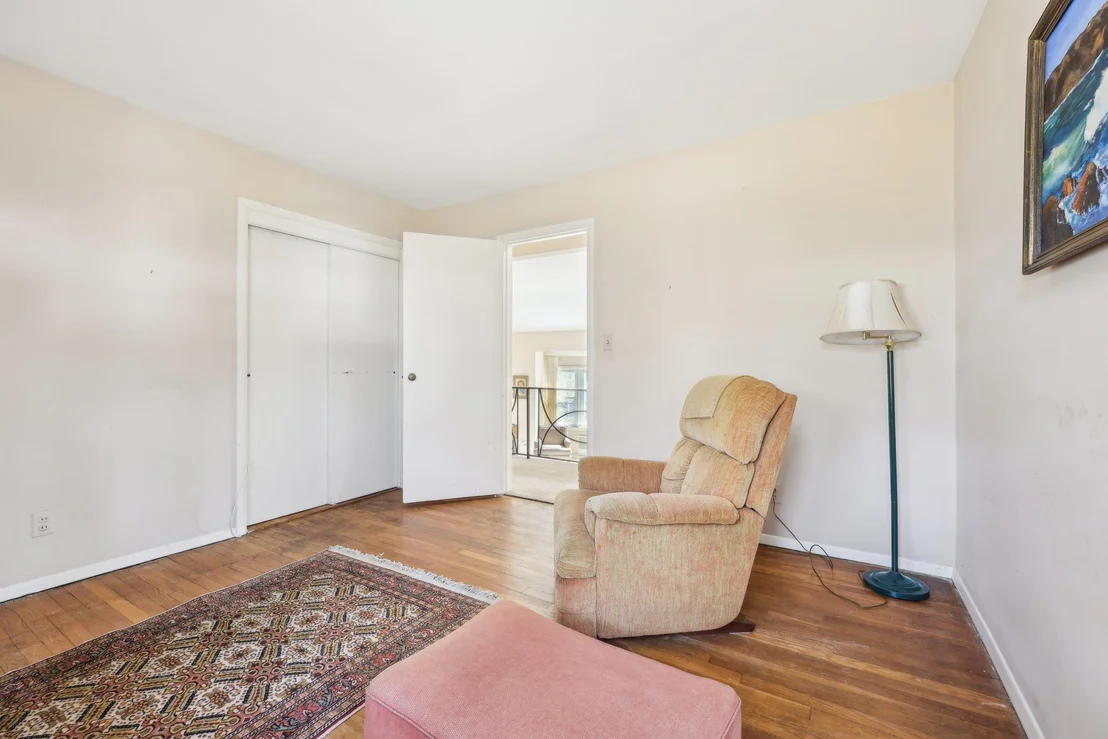 Photo of 37 Mohegan Lane