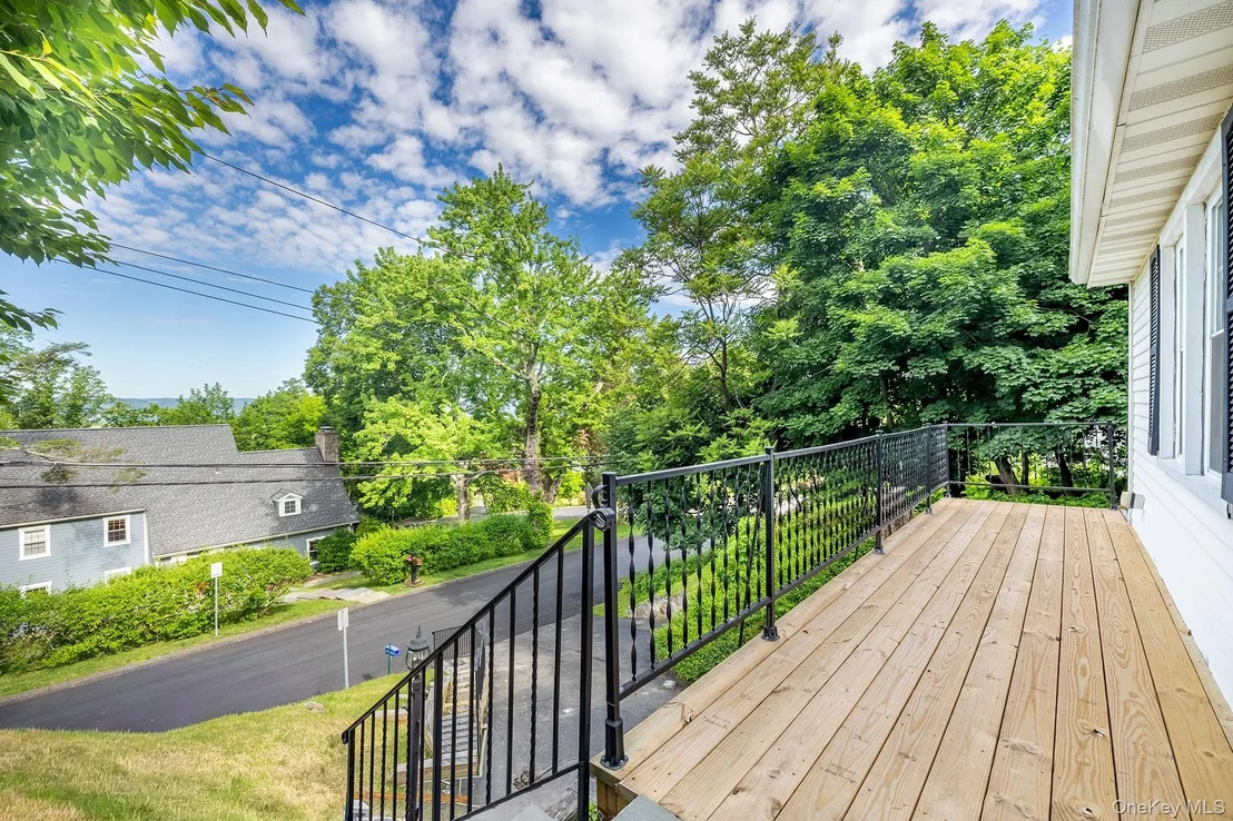 Photo of 5 Meadowbrook Drive