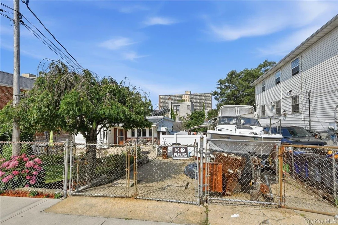Photo of 672 Drew Street