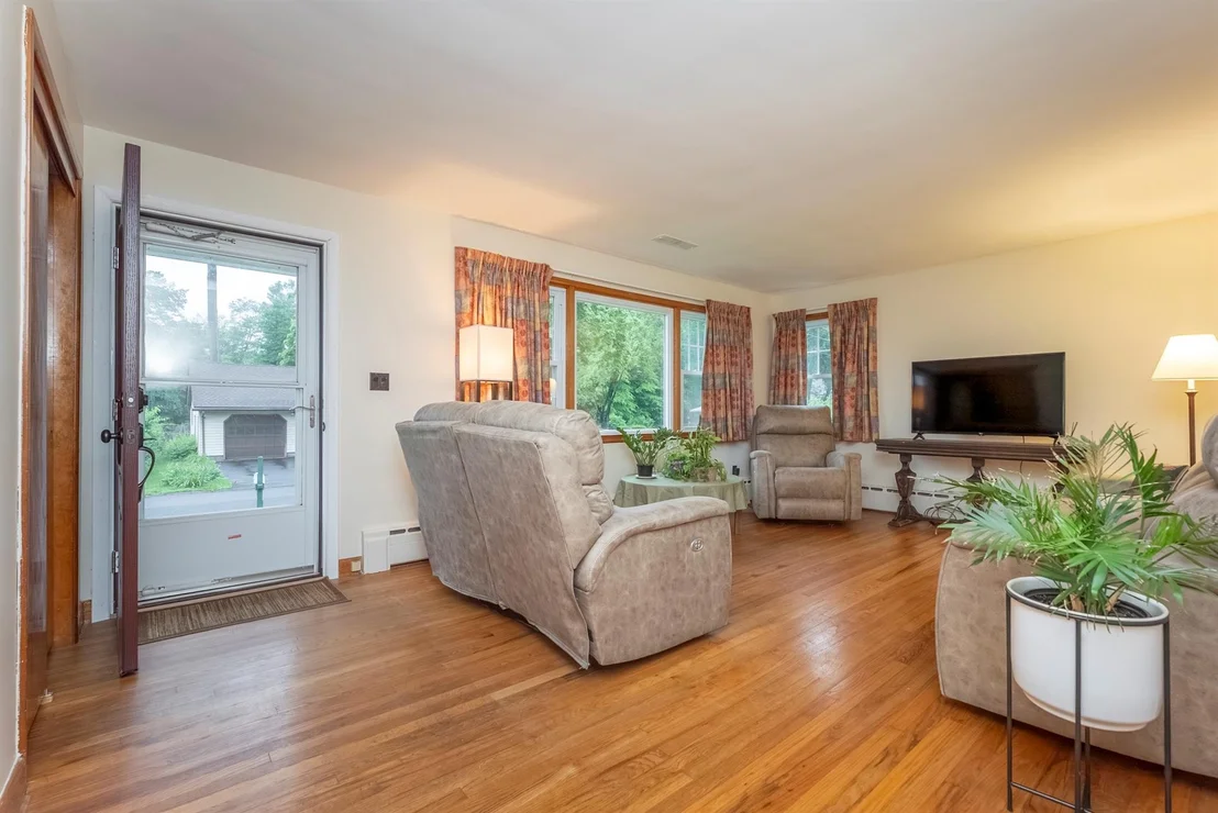 Photo of 1076 Decker Street