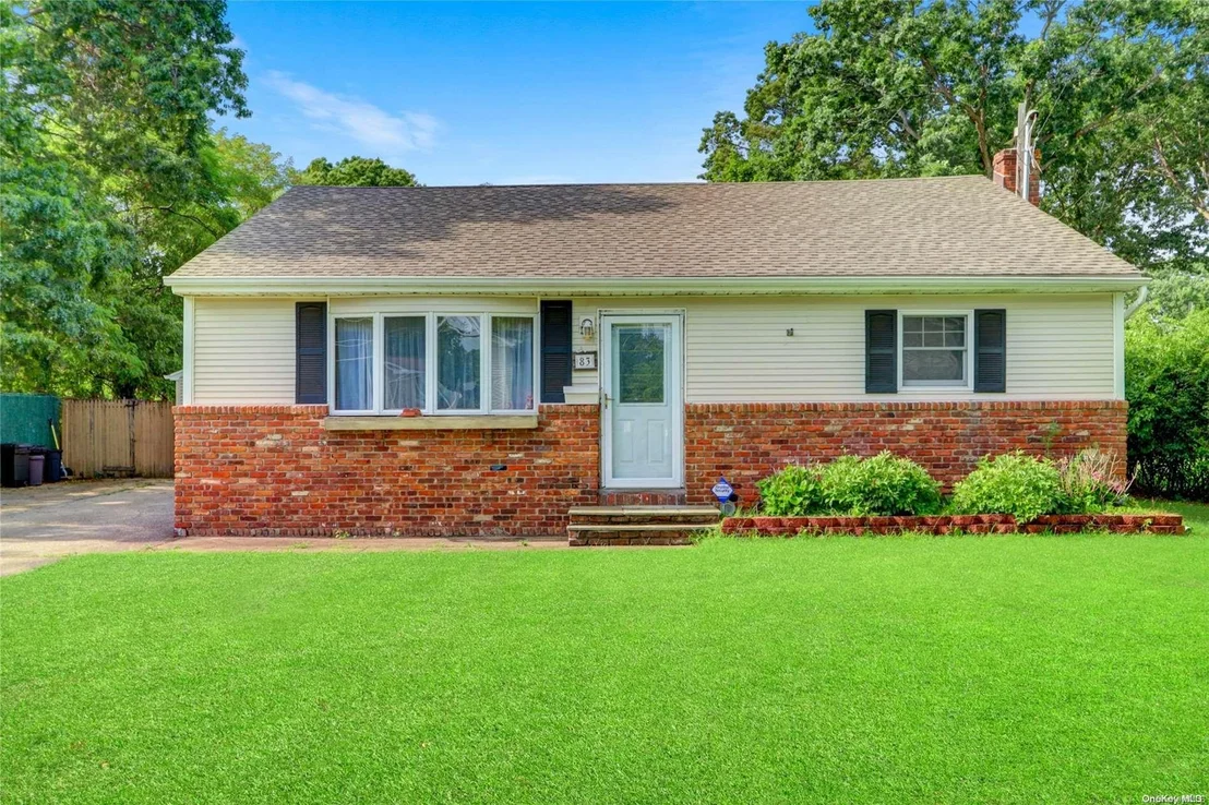 Photo of 83 Erlanger Boulevard