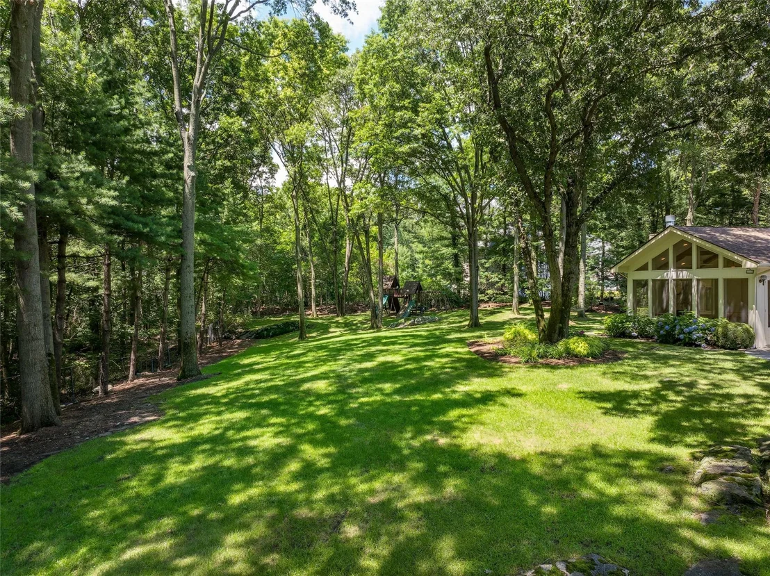 Photo of 10 Old Woods Drive