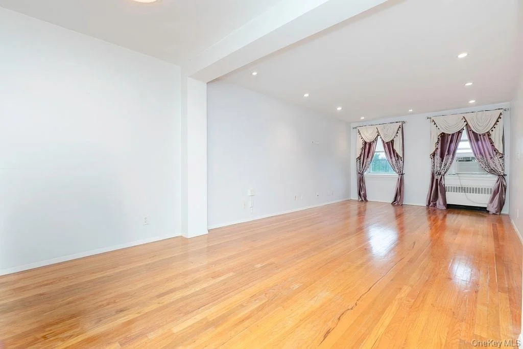 Photo of Unit 6G at 765 Bronx River Rd