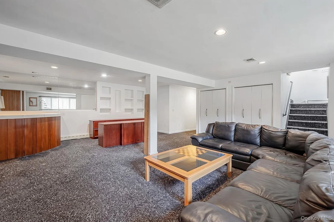 Photo of 48 Oak Avenue