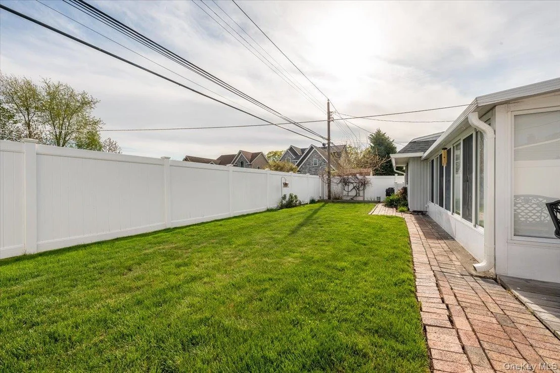 Photo of 253 Blacksmith Road S