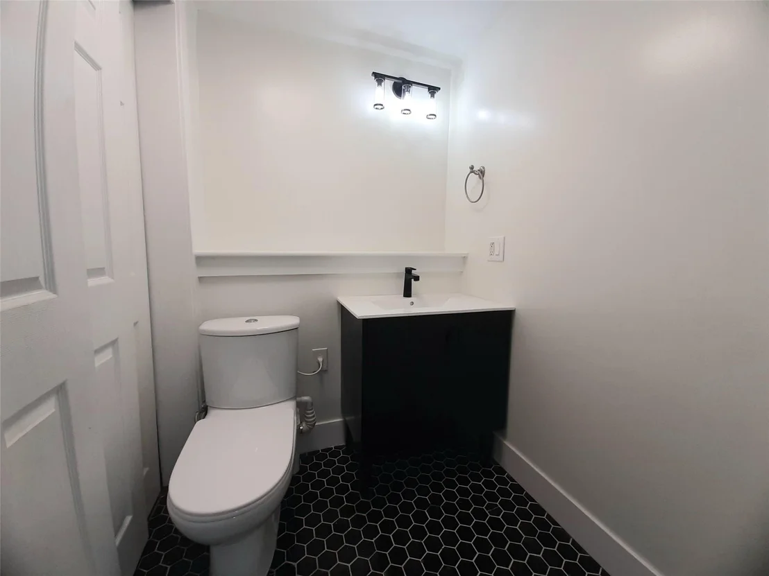 Photo of 495 Stanton Terrace