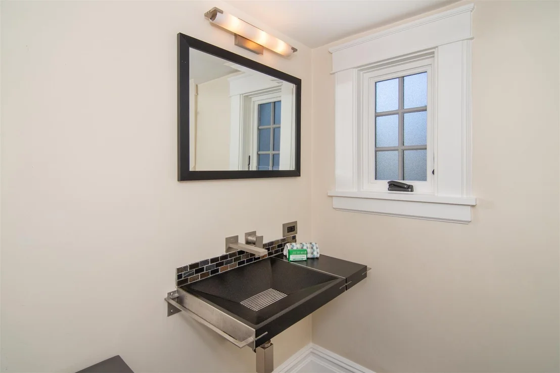 Photo of 400 Highbrook Avenue
