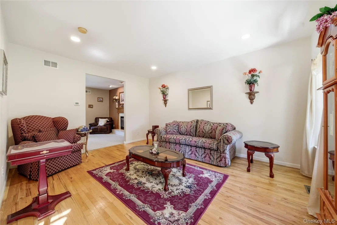 Photo of 9 Ridgefield Drive