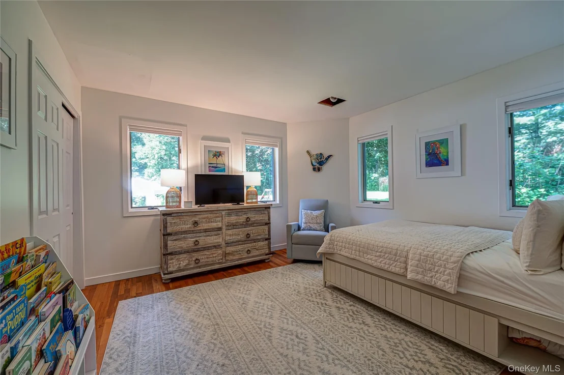 Photo of 81 Manor Lane
