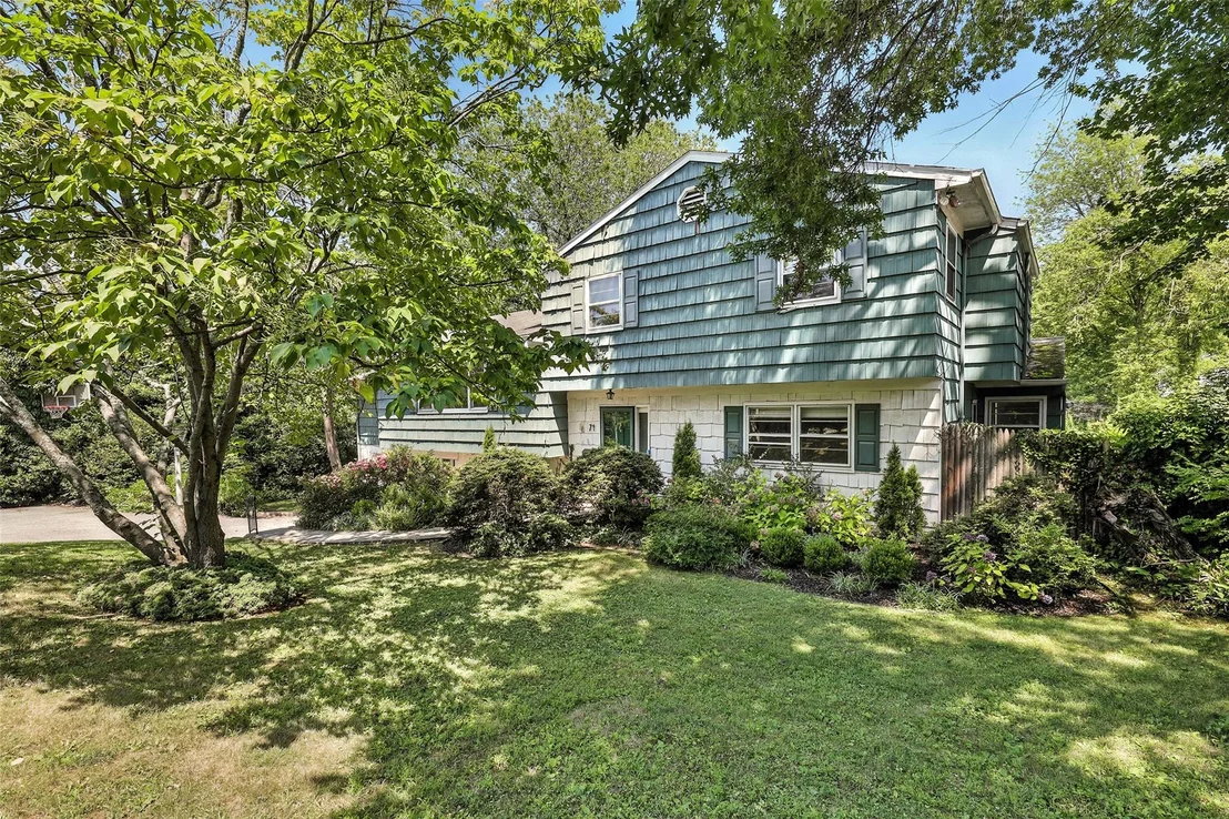 Photo of 71 Apawamis Avenue