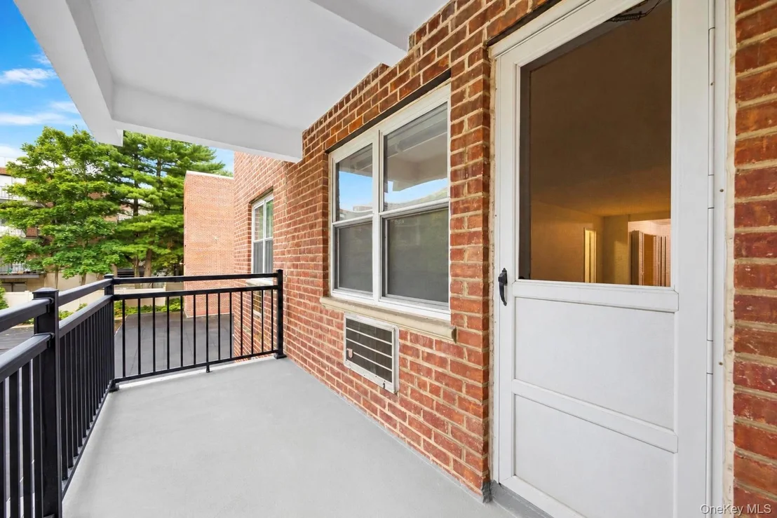 Photo of Unit 2M at 25 Chapel Place