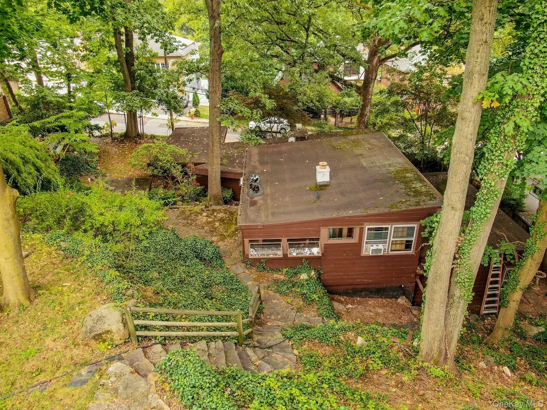Photo of 85 aka 87 Lefferts Road