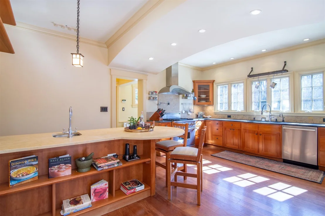 Photo of 400 Highbrook Avenue
