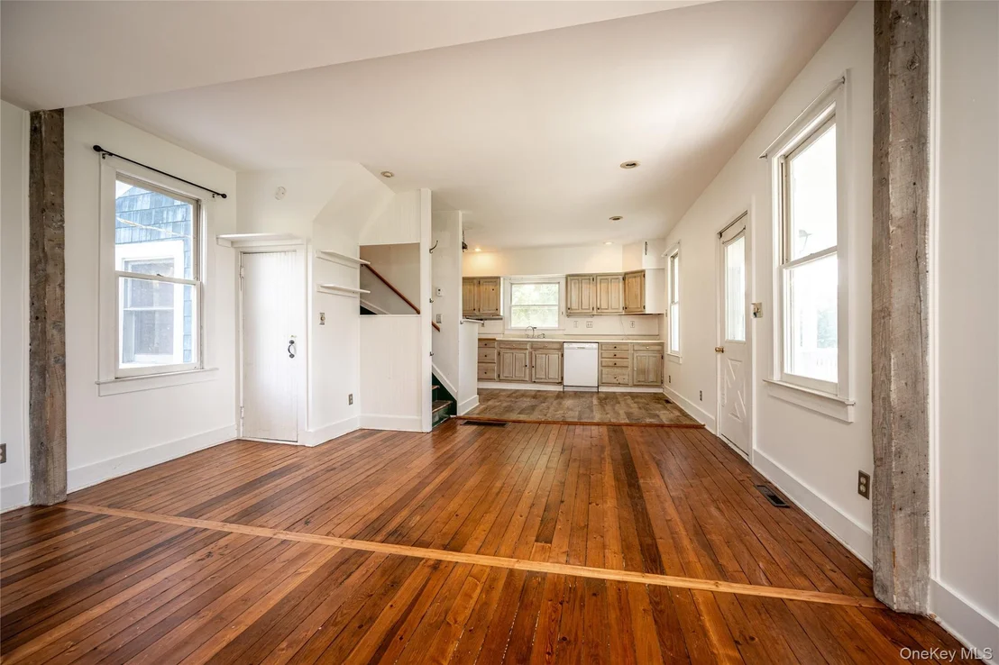 Photo of 672 Tower Hill Road
