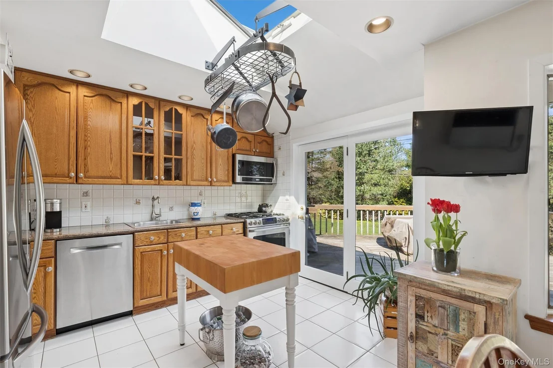 Photo of 48 Roxbury Drive
