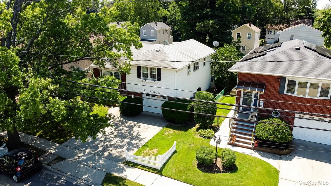 Photo of 336 W Valley Stream Boulevard