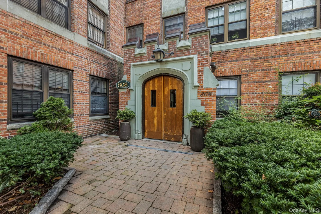 Photo of Unit 6C at 808 Bronx River Road