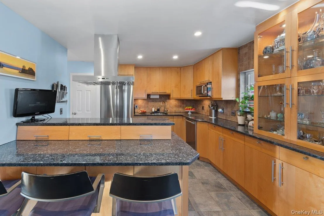 Photo of 902 Dean Avenue