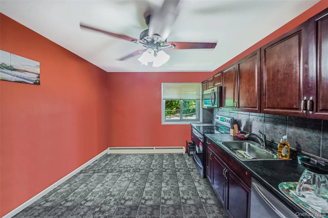 Photo of Unit 5B at 2445 Union Boulevard