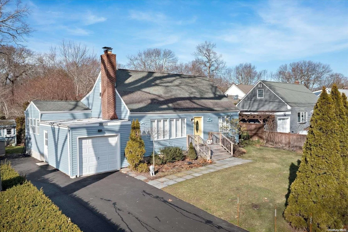 Photo of 4985 Peconic Bay Boulevard