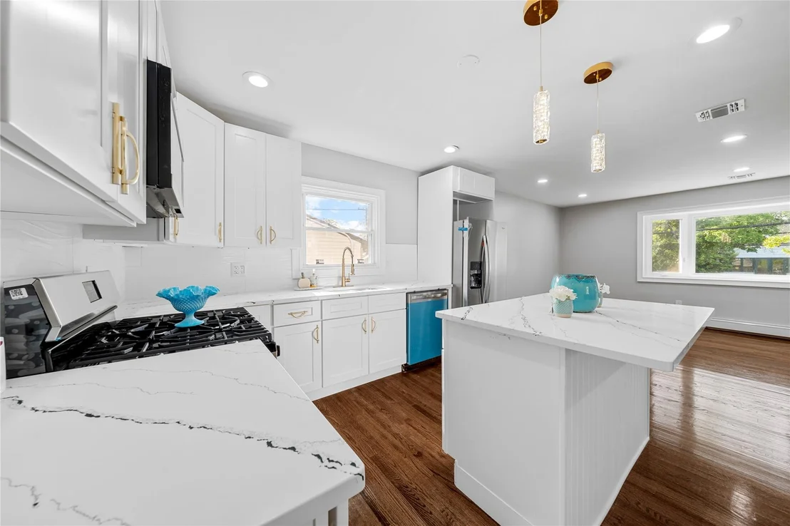Photo of 38 Moffitt Boulevard