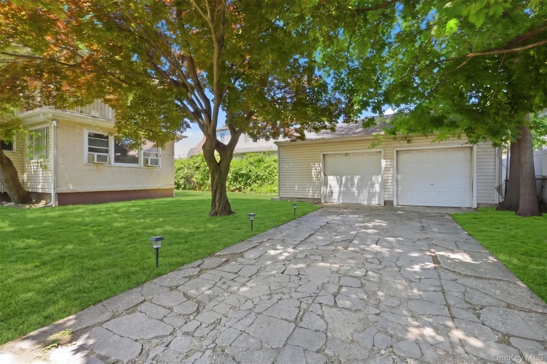 Photo of 1 Moore Avenue