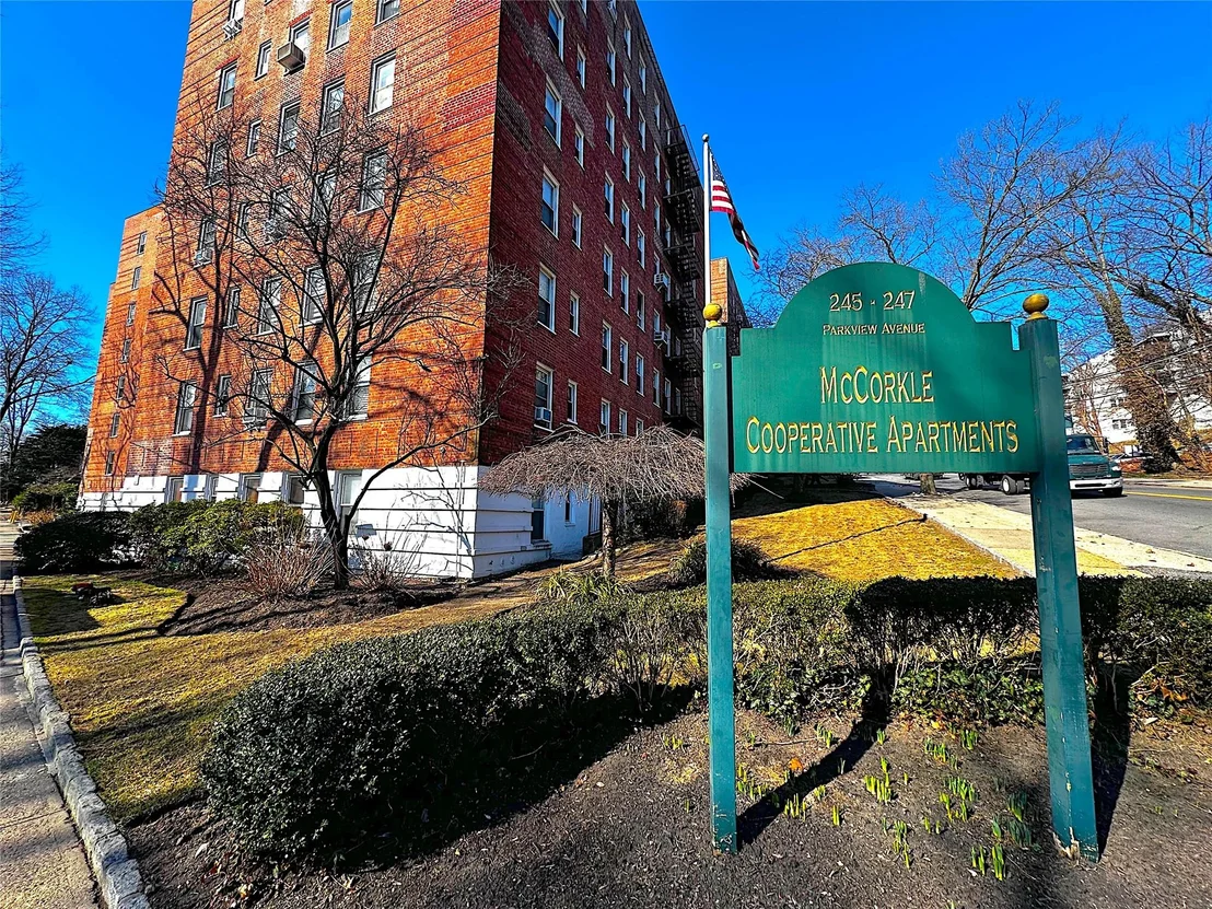 Photo of Unit 3F at 247 Parkview Avenue