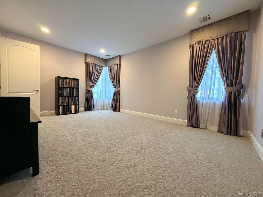 Photo of 38 Hamlet Woods Drive