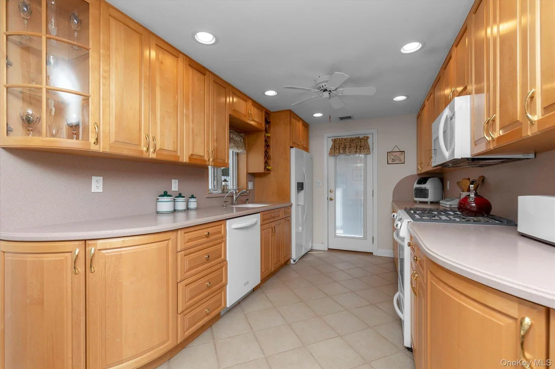 Photo of 25 Bayview Avenue