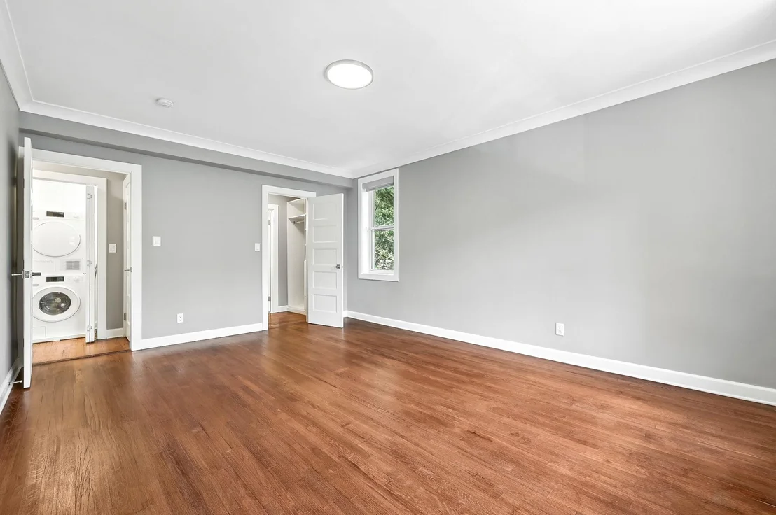 Photo of Unit 4E at 1133 Midland Avenue