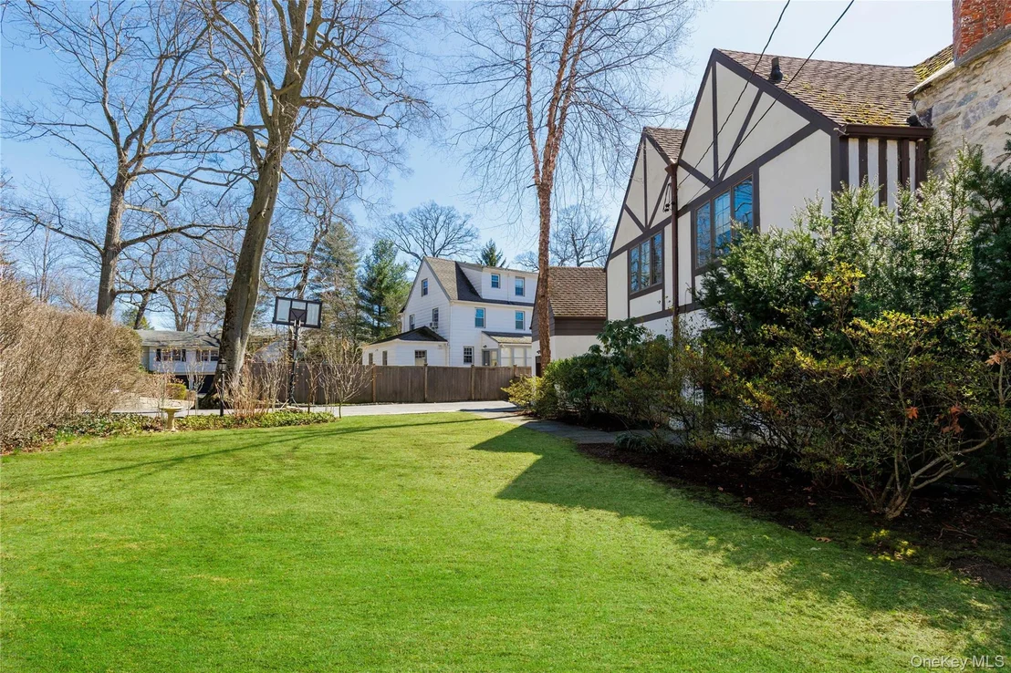 Photo of 6 Walbrooke Circle