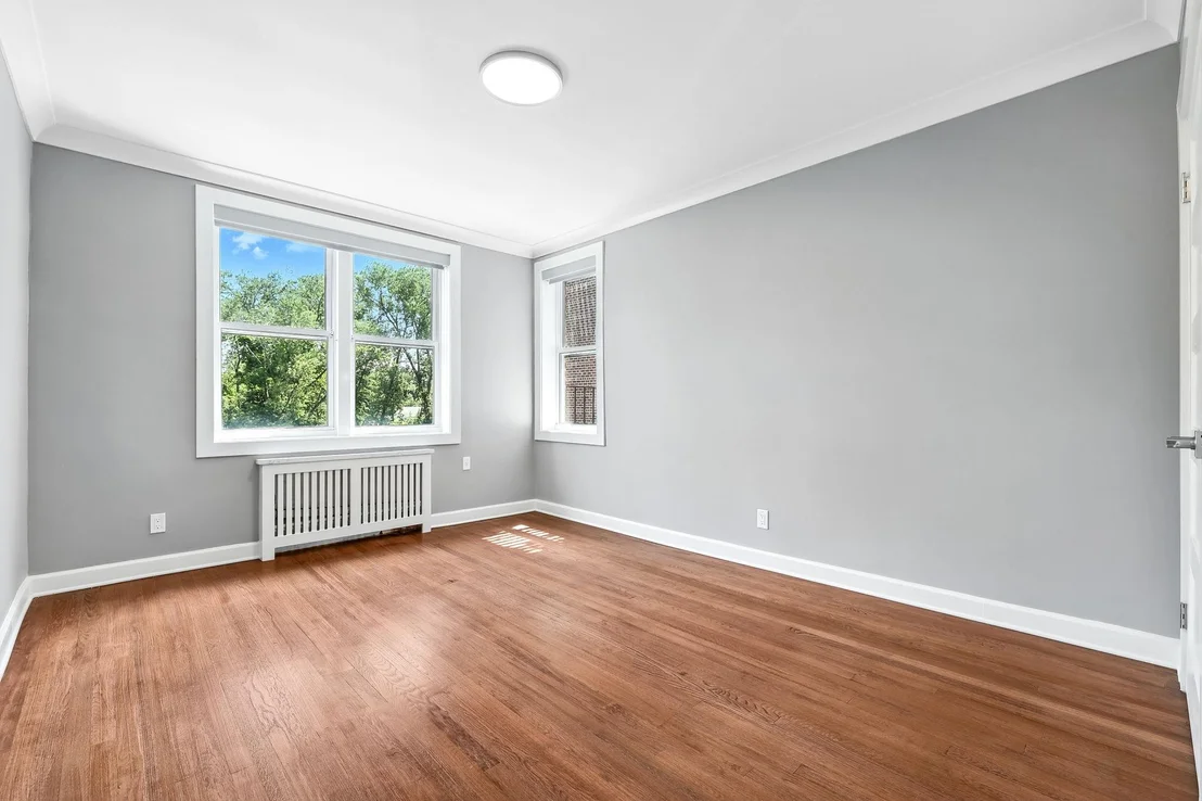 Photo of Unit 4E at 1133 Midland Avenue