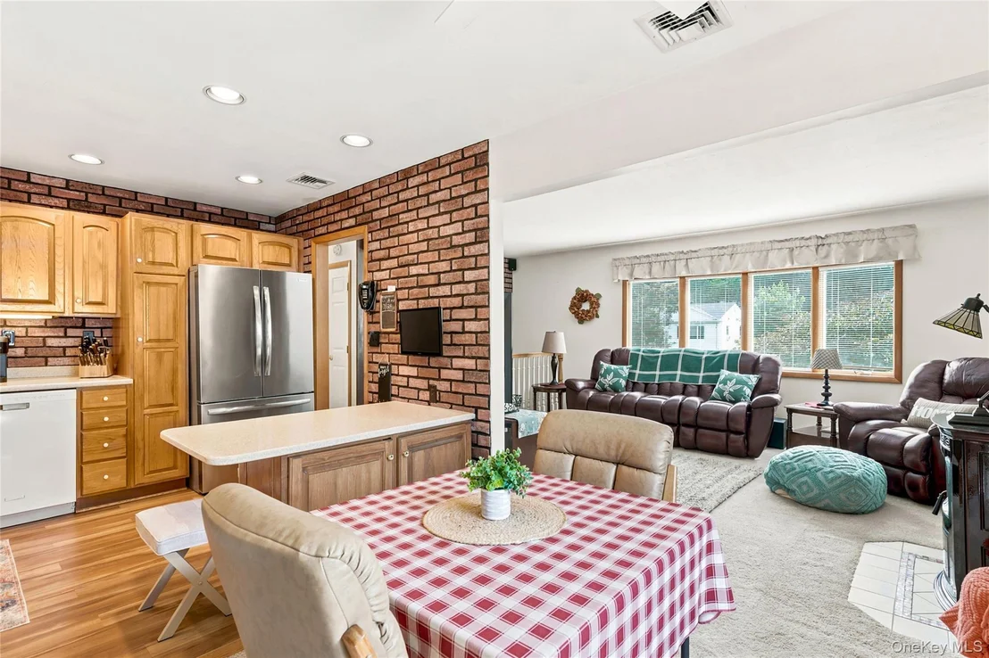 Photo of 355 Sprout Brook Road