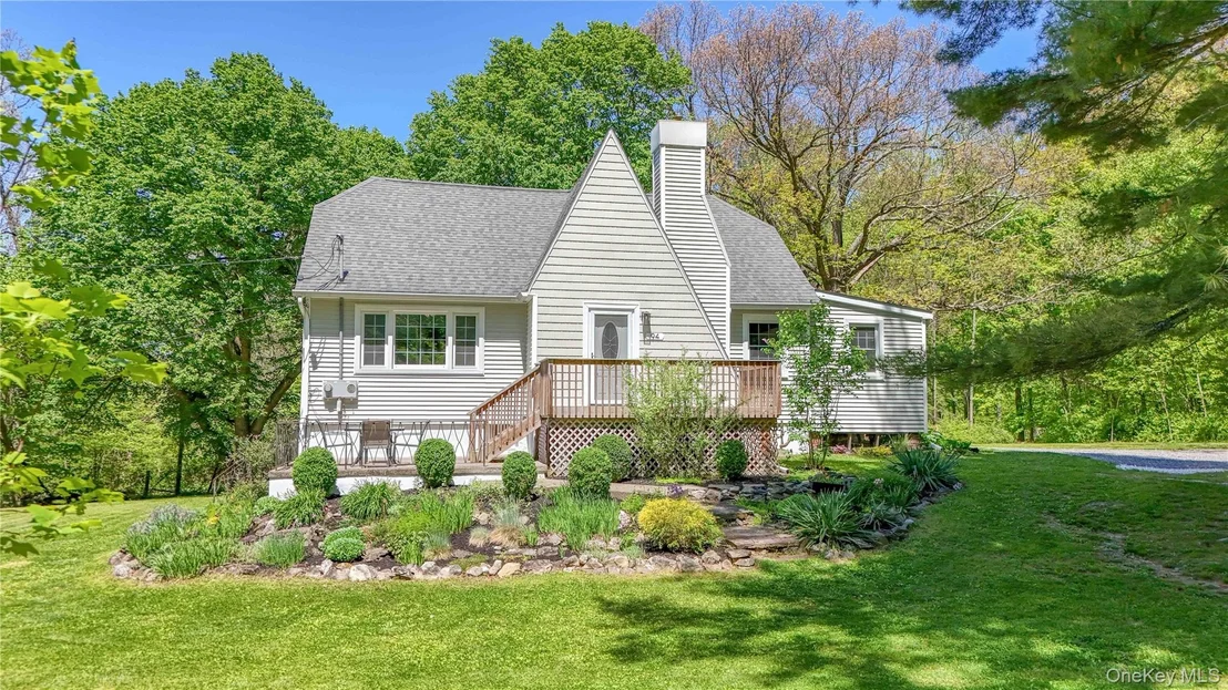Photo of 94 Smithtown Road