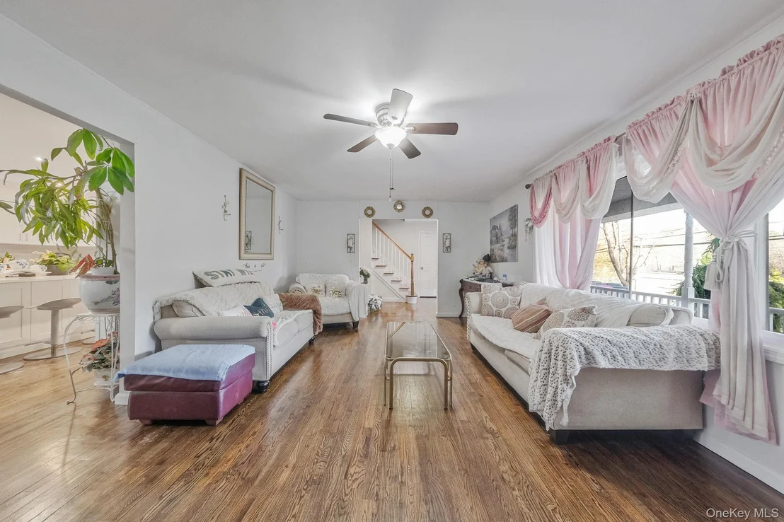 Photo of 231 W Woodside Avenue
