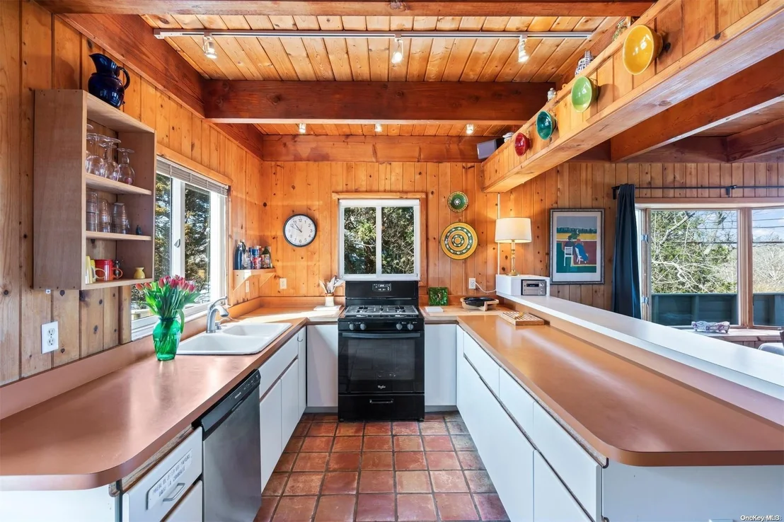 Photo of 85 Oak Beach Road